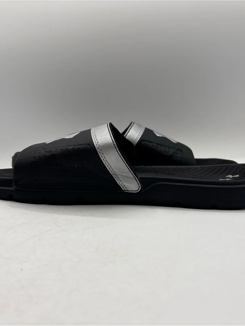 Under Armour UA Playmaker VI Slides Men’s Size 10 Black Silver Athletic Recovery